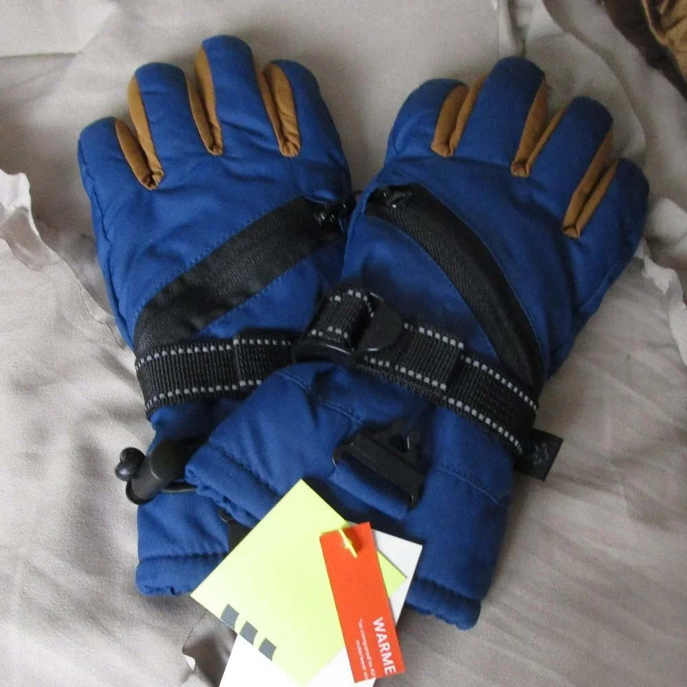BRAND NEW child size snow sport gloves